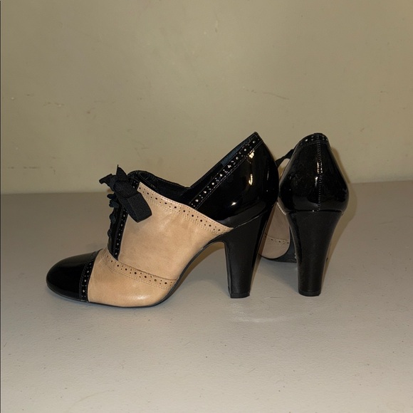 Gianni Bini Black and Tan Heeled Shoes - Picture 7 of 9
